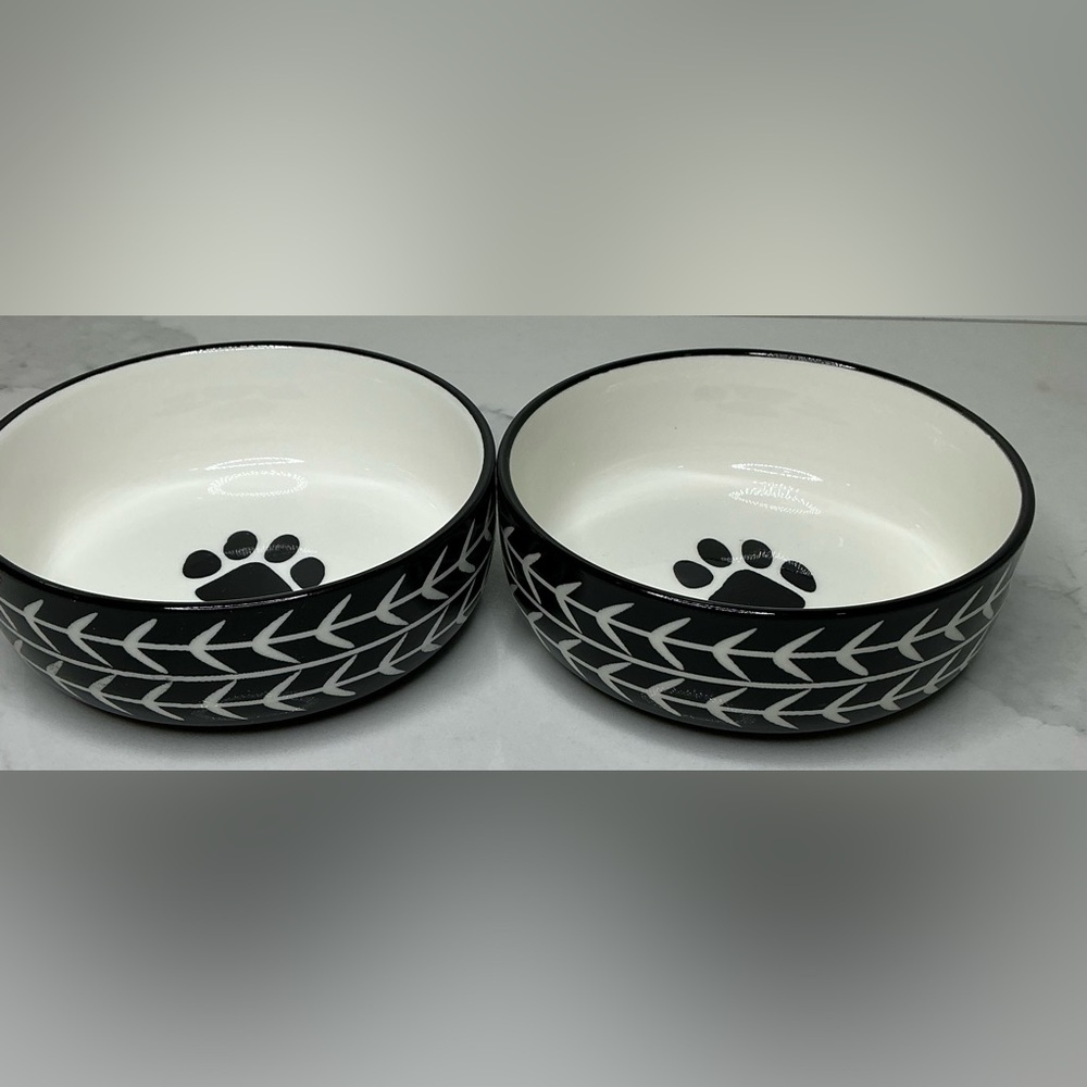2 Signature Housewares 5"R x 1.5"D Black  Arrow Food Water Pet Dog Bowl New